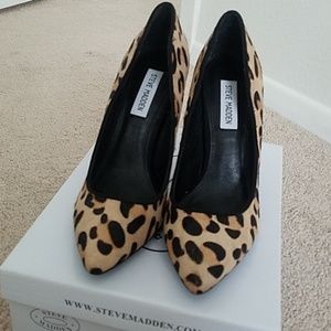 Steve Madden Galleryl Leopard Pumps